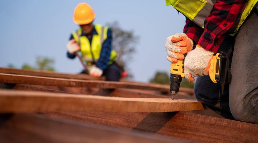 Professional gutter cleaning in Lake City, CA